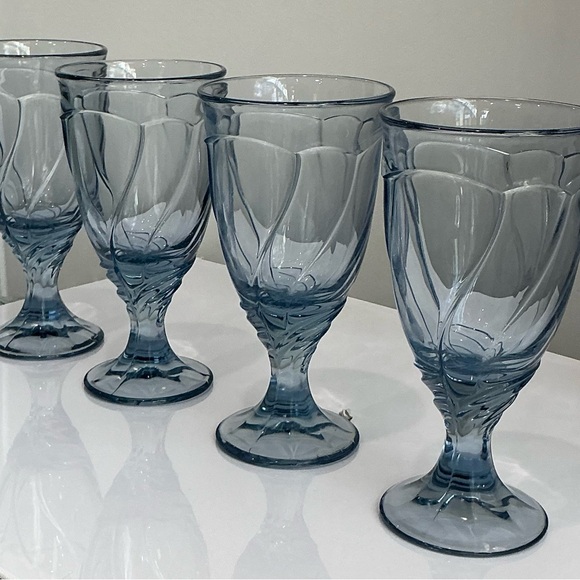 Set of 4 Vintage Noritake Swirl Ice Blue Thick Stemmed Wine or Drinking Glasses - Picture 5 of 11